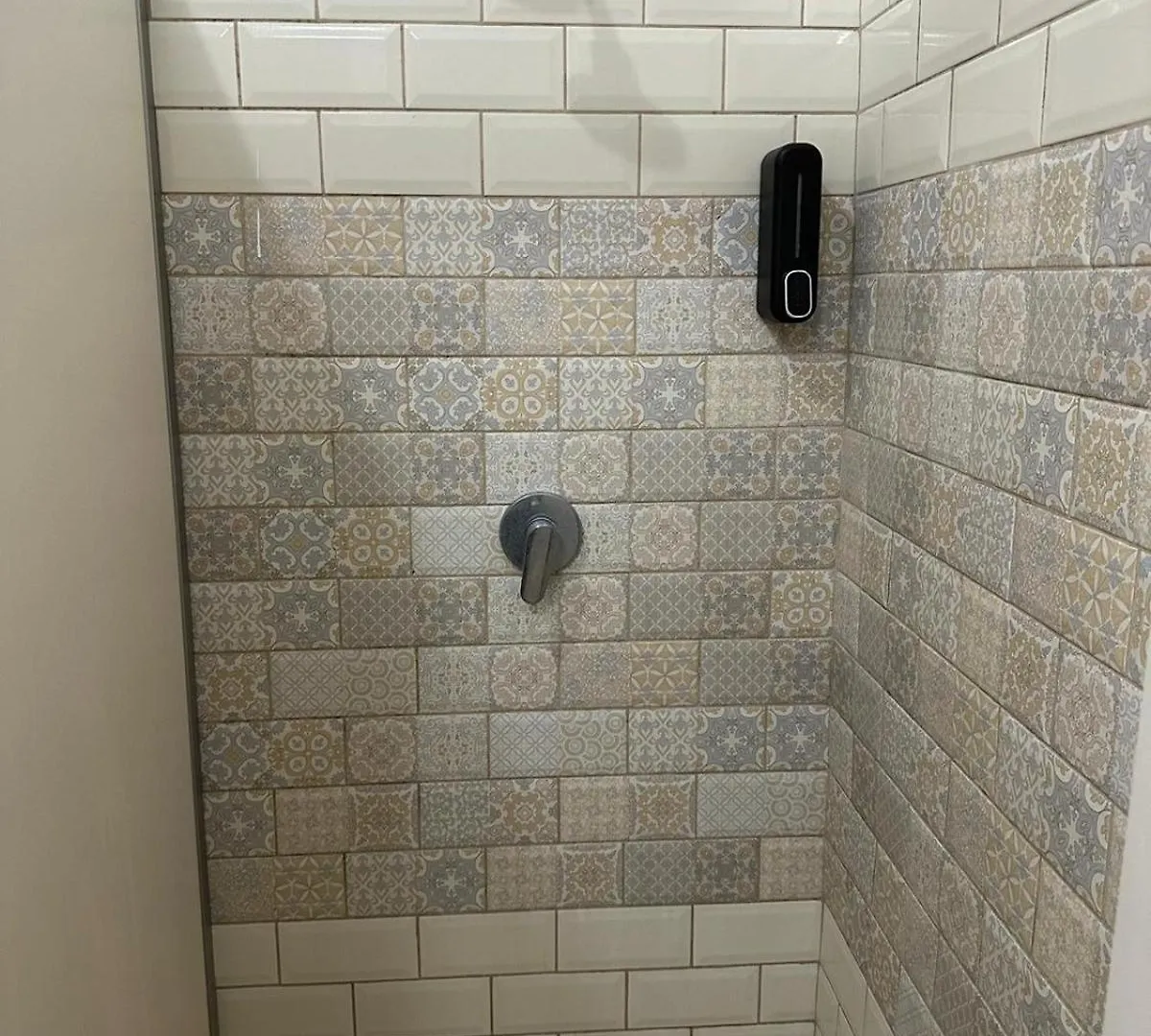 بيت شباب أنتيك بوخارست